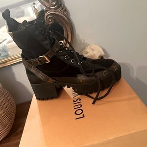 LIKE NEW Louis Vuitton Boots!